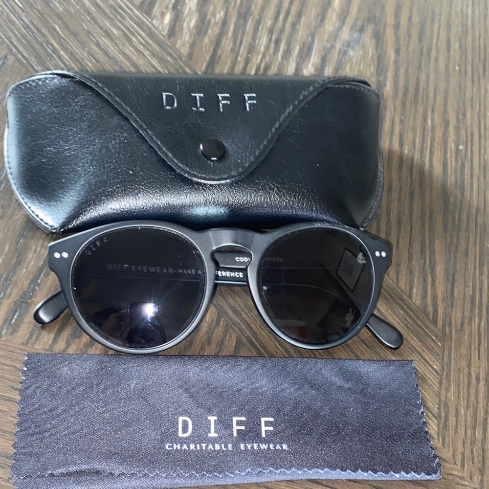 Diff Eyewear Black Sunglasses - image 1